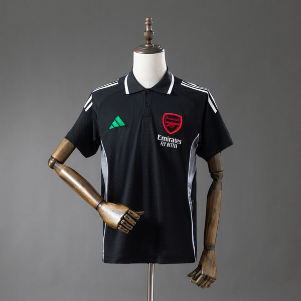 Camiseta Arsenal 2024/25 Polo de Entrenamiento - detalle del escudo del club