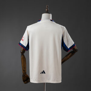 Camiseta Arsenal 2023/24 Pre-Partido - detalle escudo