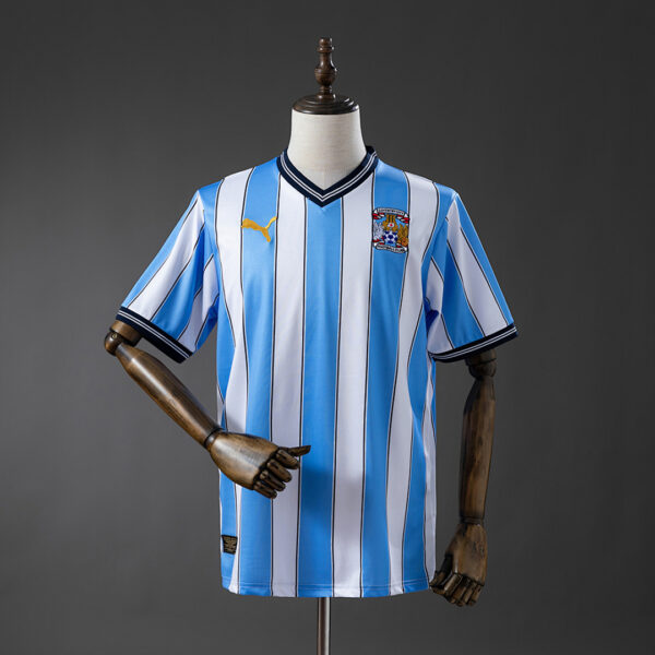 Camiseta Coventry City 2019/20 Aniversario Local - detalle cuello y escudo