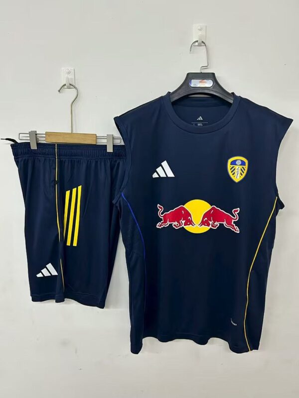 Camiseta Leeds United 2023/24 Entrenamiento - vista frontal