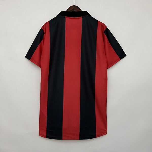 Camiseta Eintracht Frankfurt 1999/00 Retro Local - detalle escudo