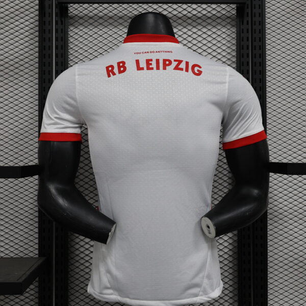 Camiseta RB Leipzig 2023/24 Local Versión Jugador - detalle cuello y puños