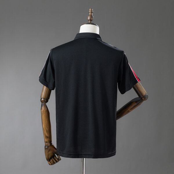 Camiseta Manchester United 1988 Retro Polo - detalle escudo del club