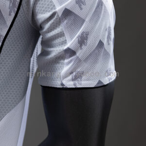 Camiseta Manchester United 1990/92 Visita Retro - detalle del escudo del club en el pecho