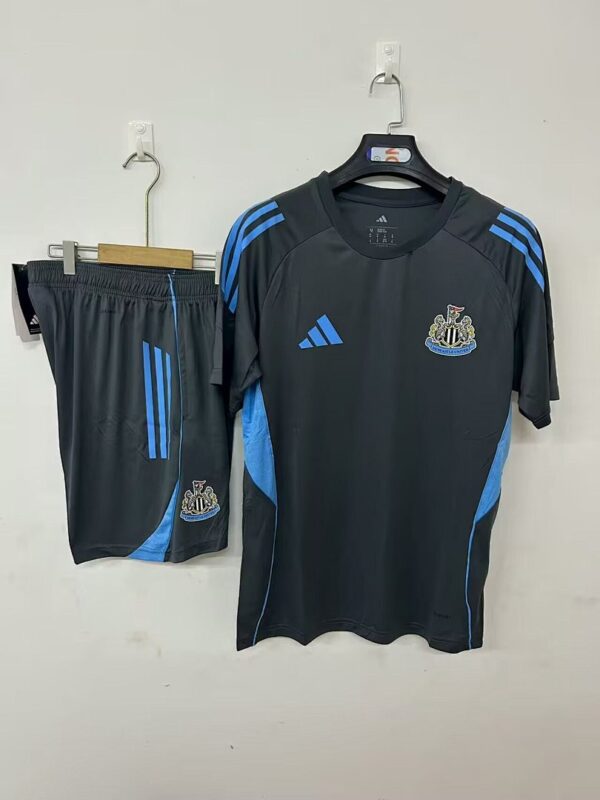Camiseta Newcastle United 2023/24 Entrenamiento - vista frontal