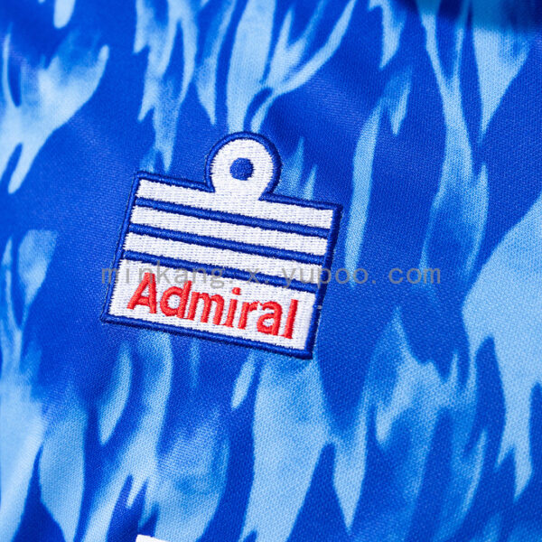Camiseta Southampton 1992 Retro Local - detalle del escudo y logo Admiral