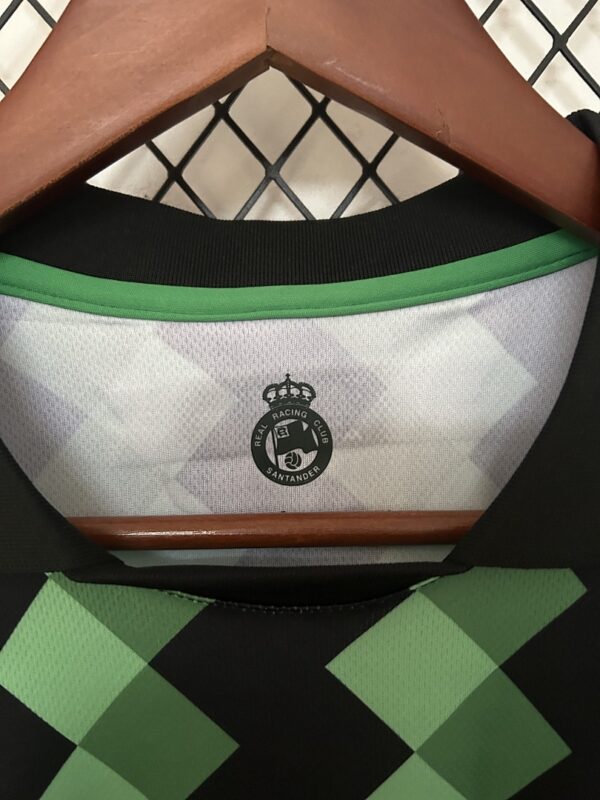 Camiseta Racing de Santander 2013 Aniversario Retro Local — detalle cuello tipo polo