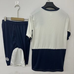 Camiseta West Ham United 2023/24 Entrenamiento - vista trasera y shorts