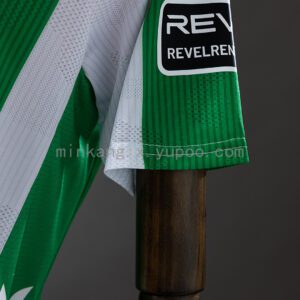 Camiseta Real Betis Balompié 2023/24 Local — detalle logo prima