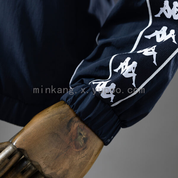 Camiseta Arsenal 2024/25 Cortaviento Entrenamiento - detalle logo Kappa en pecho