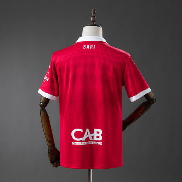 Camiseta SSC Bari 2024/25 Local - detalle patrocinador Betsson