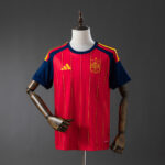 Camiseta España 2026 Local Stadium - detalle mangas y franjas