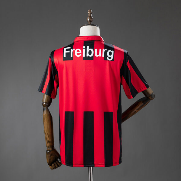Camiseta SC Freiburg 1997/98 Retro Local - detalle franjas y colores