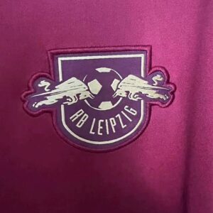 Camiseta RB Leipzig 2023/24 Local - detalle dobladillo inferior