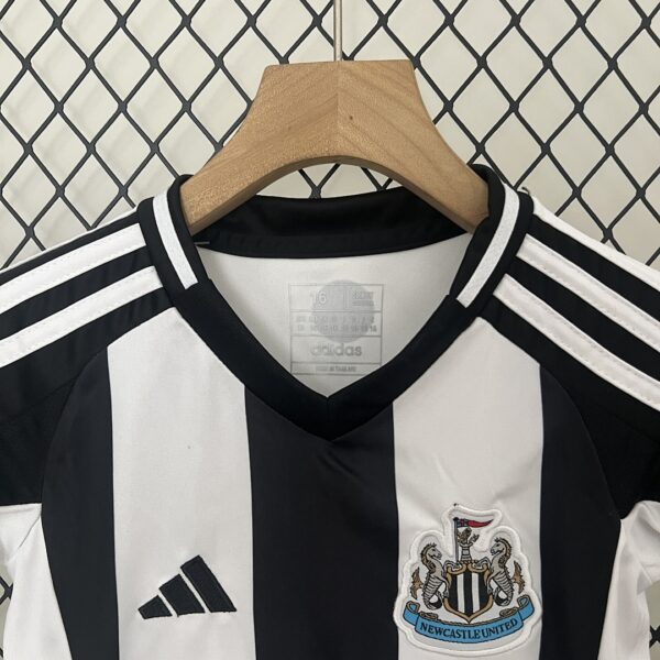 Camiseta Newcastle United 2023/24 Local - vista trasera