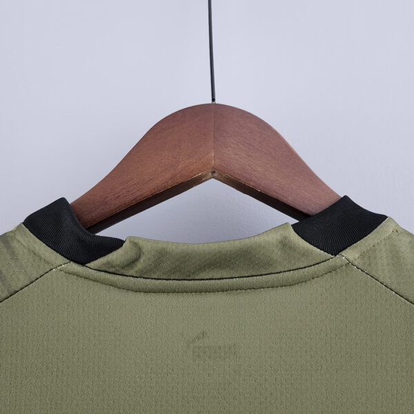 Camiseta AC Milan 2022/23 Tercera - detalle logo Puma y cuello