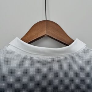 Camiseta AC Milan 1996/97 Retro Entrenamiento - detalle del logo Lotto y sponsor Opel