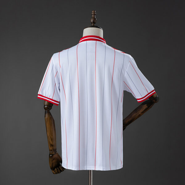 Camiseta 1. FC Köln 2023/24 Local - detalle logo Hummel