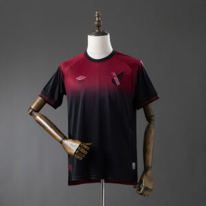 Camiseta Club Athletico Paranaense 2023/24 Tercera — detalle escudo CAP