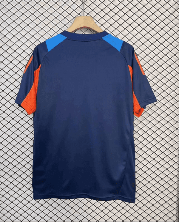 Camiseta Universidad de Chile 2024/25 Entrenamiento - vista lateral izquierda