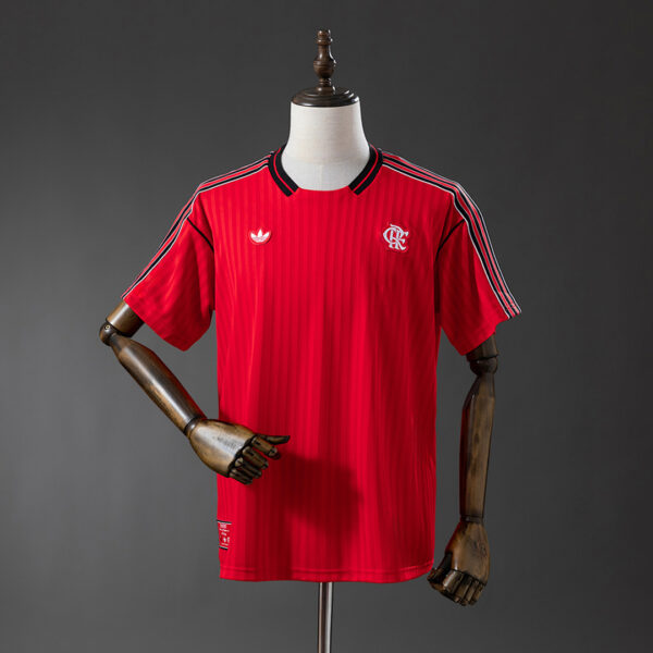 Camiseta Flamengo 1988 Retro Alternativa — detalle cuello y hombro derecho