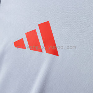 Camiseta Internacional 2023/24 Entrenamiento — detalle logo Adidas