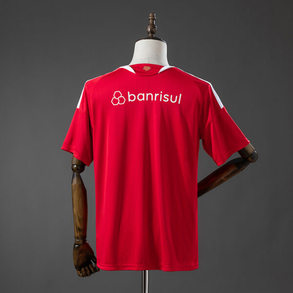 Camiseta Internacional 2023/24 Local — detalle cuello en V