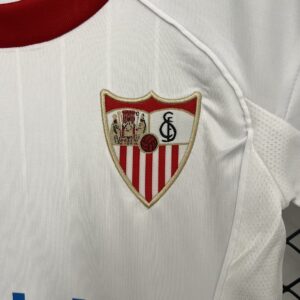 Camiseta Sevilla FC 2023/24 Local — detalle logo AEROREADY