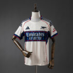 Camiseta Arsenal 2023/24 Pre-Partido - detalle logo Adidas