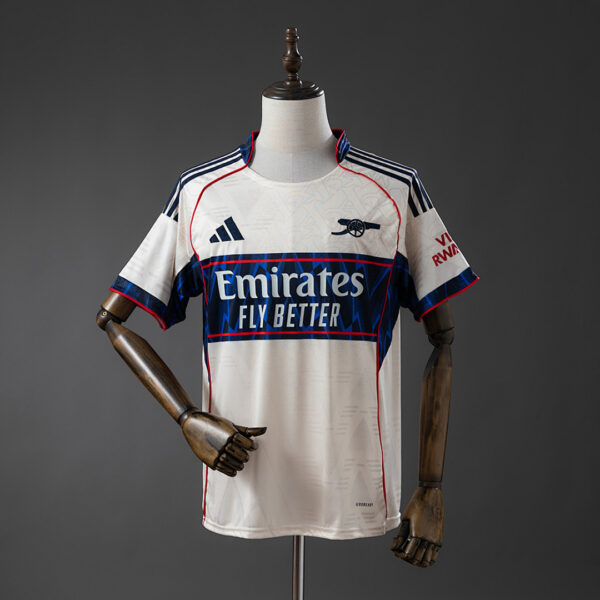 Camiseta Arsenal 2023/24 Pre-Partido - detalle logo Adidas