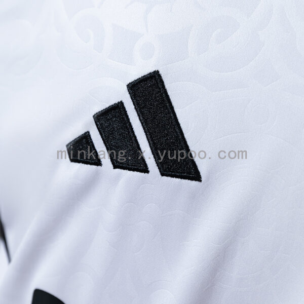 Camiseta Fulham 2024/25 Local - detalle manga izquierda y patrocinador