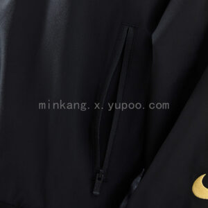 Camiseta Manchester United 2023/24 Cortaviento Entrenamiento - detalle cuello y cierre