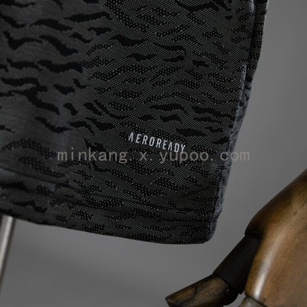 Camiseta Manchester United 2020/21 Portero - detalle cuello y franjas