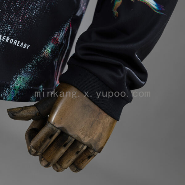 Camiseta Manchester United 2023/24 Tercera Manga Larga - detalle del cuello y patrón superior