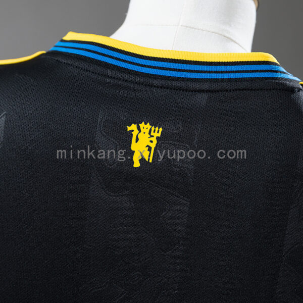 Camiseta Manchester United 2023/24 Tercera - detalle cuello