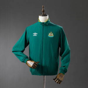 Camiseta Newcastle United 2023/24 Cortaviento Verde - detalle manga izquierda y dobladillo