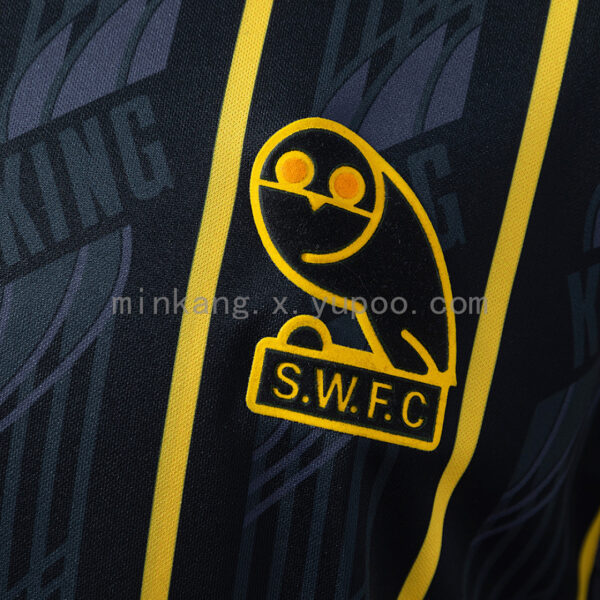 Camiseta Sheffield Wednesday 1993 Visita - detalle cuello tipo polo y patrón de rayas
