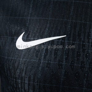 Camiseta Tottenham Hotspur 2023/24 Tercera Versión Jugador - detalle del patrocinador AIA y textura