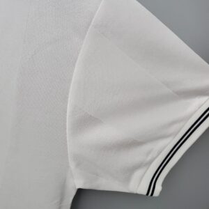 Camiseta Tottenham Hotspur 1983/84 Retro Local - detalle escudo Tottenham y UEFA 1983-84 Final