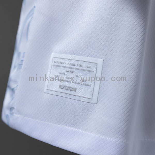 Camiseta Tottenham 2023/24 Aniversario Local - detalle cuello en V