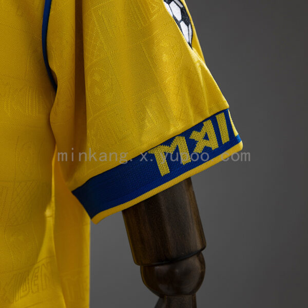 Camiseta West Ham 2008 Retro - detalle cuello V