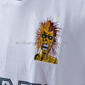 Camiseta West Ham United 1999 Retro Local Iron Maiden - detalle cuello