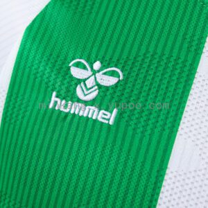 Camiseta Real Betis Balompié 2023/24 Local — detalle logo trainline