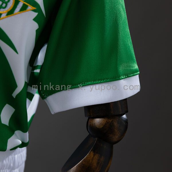 Camiseta Real Betis Temática Naruto Niño - detalle manga y hombro verde