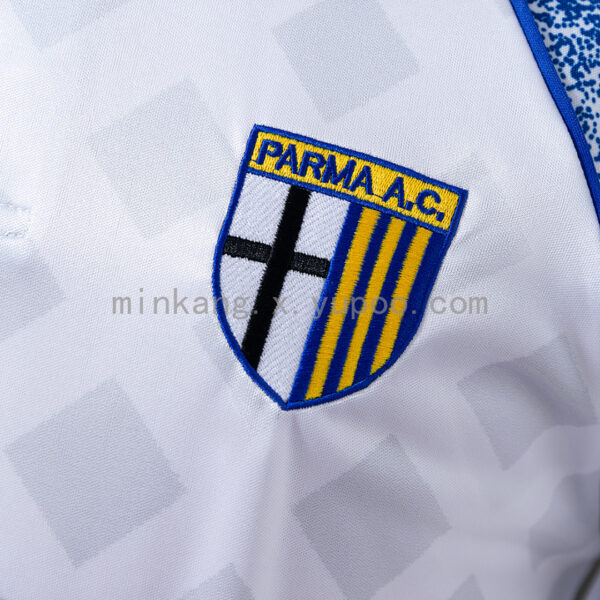 Camiseta Parma 1995 Retro Local - detalle escudo del club y manga izquierda