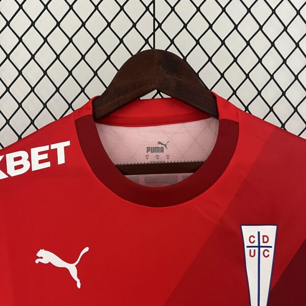 Camiseta Universidad Católica 2024/25 Visita - detalle sponsor frontal