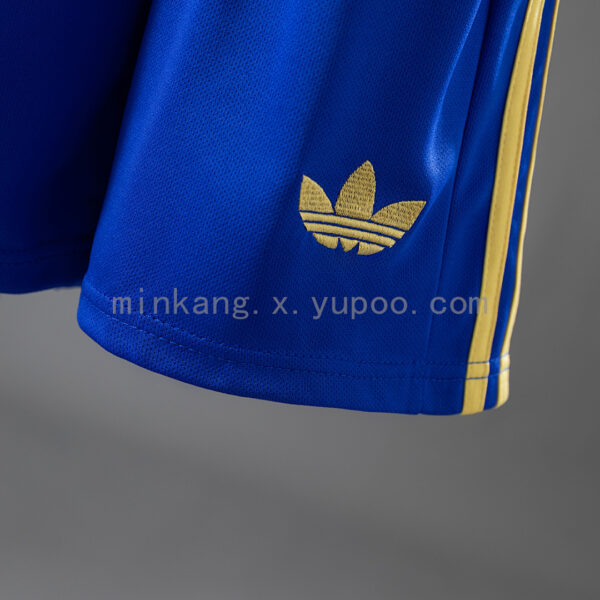Camiseta Real Madrid 2024/25 Tercera Niño — detalle del tejido y patrón azul