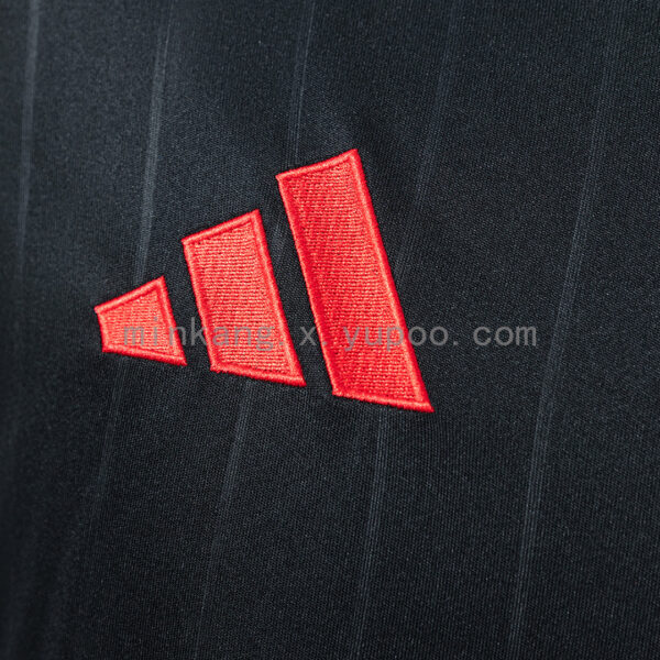 Camiseta Sevilla FC 2023/24 Tercera — detalle cuello y ribetes rojos