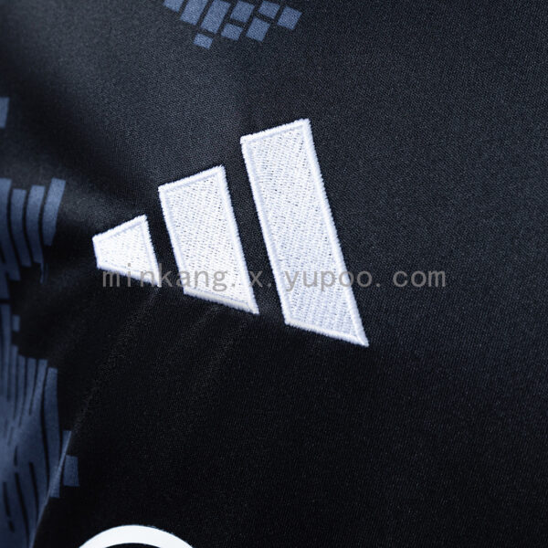 Camiseta Eintracht Frankfurt 2022/23 Tercera - detalle del patrón inferior