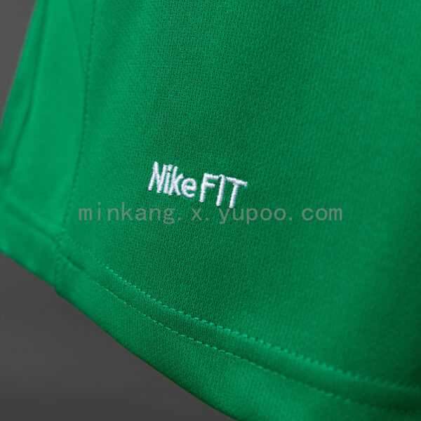 Camiseta Wolfsburg 2008/09 Local - detalle logo Nike